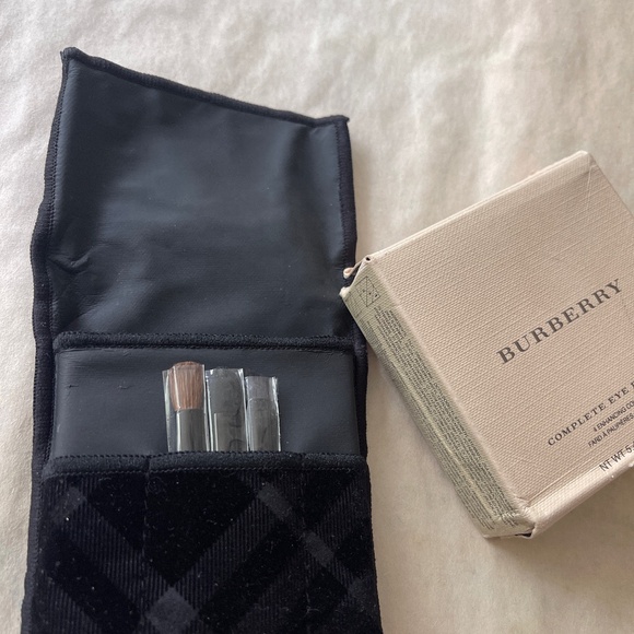 ⭐️Host Pick⭐️ New Burberry complete eyeshadow palette - Picture 5 of 6